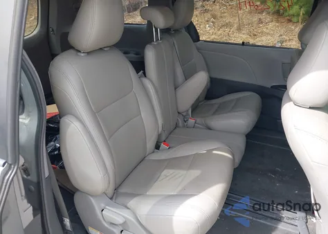 2018 Toyota Sienna Le 8 Passenger из США, поврежденный, VIN 5TDKZ3DCXJS937540